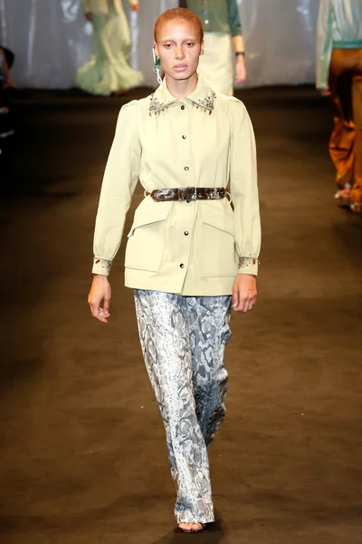 Look 11